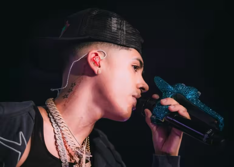 Portada de Cris MJ, Floyymenor y la ola que cambió la música en Chile