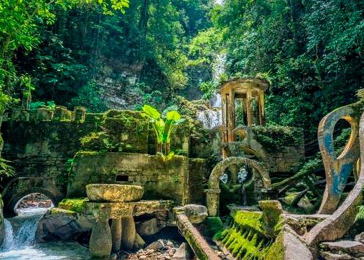 Portada de El sueño surrealista en el corazón de Xilitla