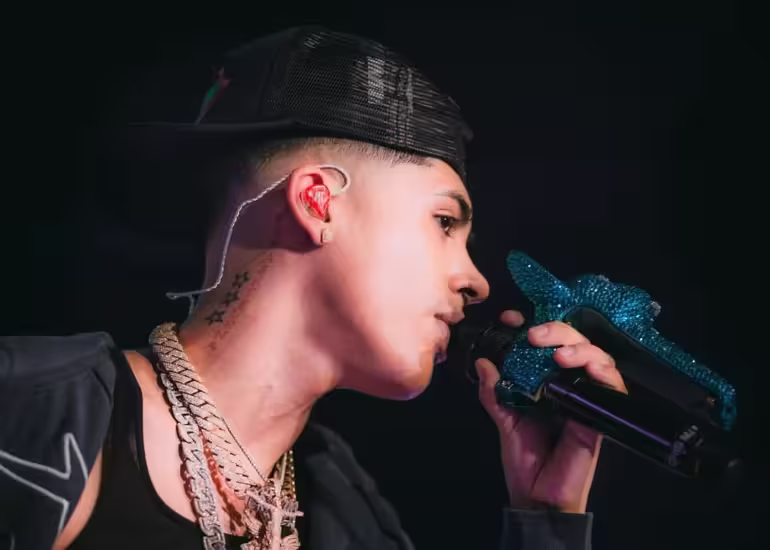 Portada de Cris MJ, Floyymenor y la ola que cambió la música en Chile