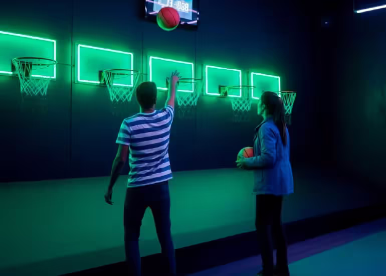 Portada de Lumiverse Games, el primer centro de juegos LED de Argentina