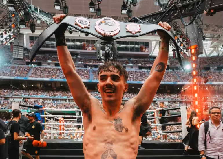 Portada de Así será el cinturón que levantarán los campeones de La Velada del Año VI