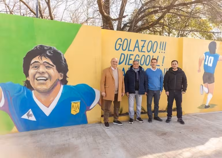 Portada de El mural gigante que inmortaliza el “Gol del Siglo” de Diego Maradona