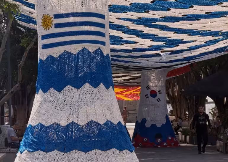 Portada de El gigantesco cielo tejido que homenajea al Mundial en Guadalajara