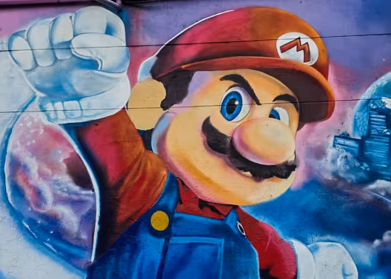 Portada de El universo de Mario Bros toma los muros de Lima