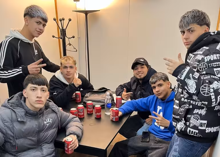Portada de La banda de cumbia de jóvenes que la rompe en Argentina