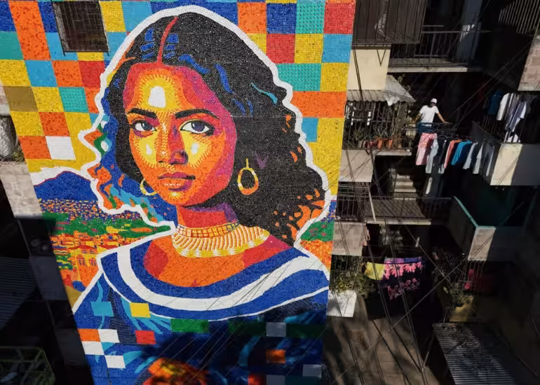 La nueva Gioconda hecha con 100.000 tapas en El Salvador