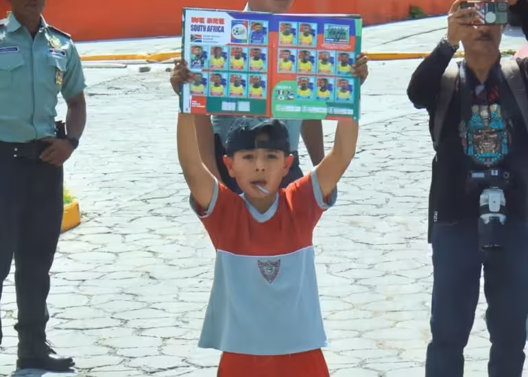 Portada de Luchito e Iker, los niños mexicanos virales del Mundial
