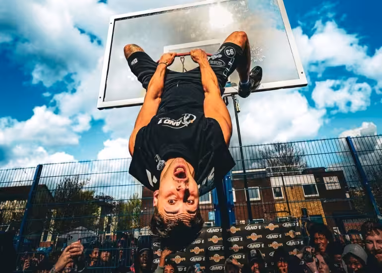 Portada de ¿Quién es Matt Kiatipis, el referente del baloncesto callejero en internet?