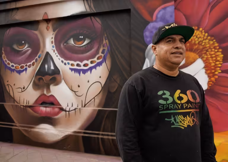 Portada de El muralista que inmortaliza a los ídolos del deporte mexicano
