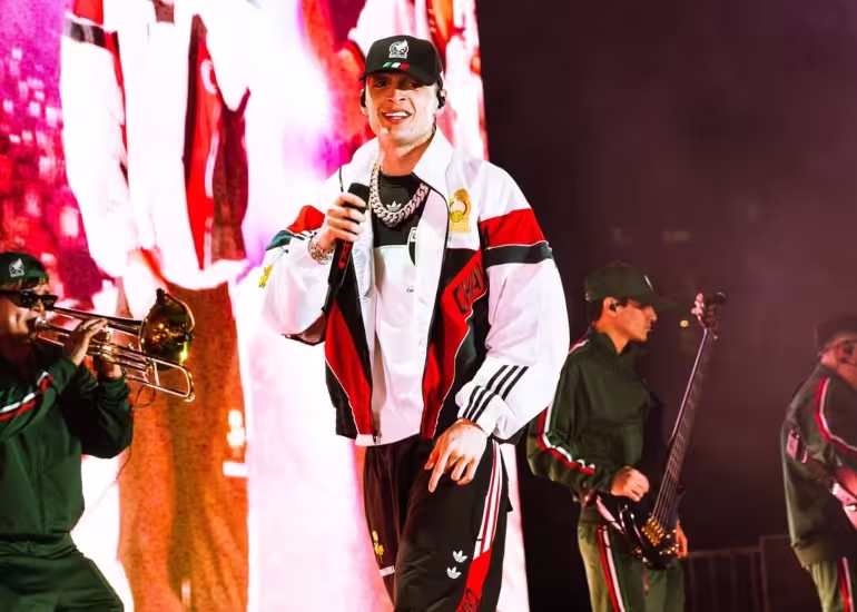 Portada de De Peso Pluma a J Balvin: así llegó Willy Chavarría al vestuario de las figuras latinas