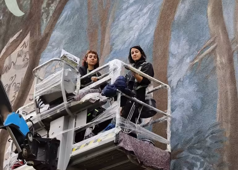Portada de La huella femenina que redefine el muralismo argentino: Malditas Ternura