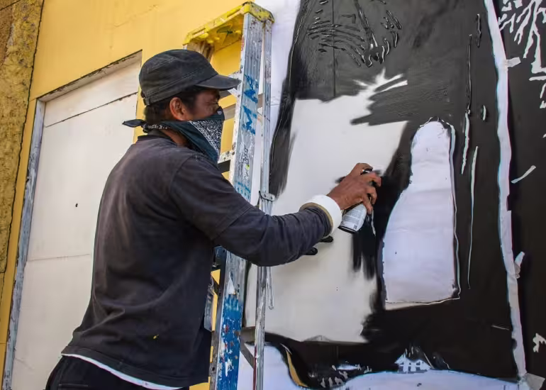 Portada de Cómo hacer un stencil: paso a paso para crear tu propia plantilla