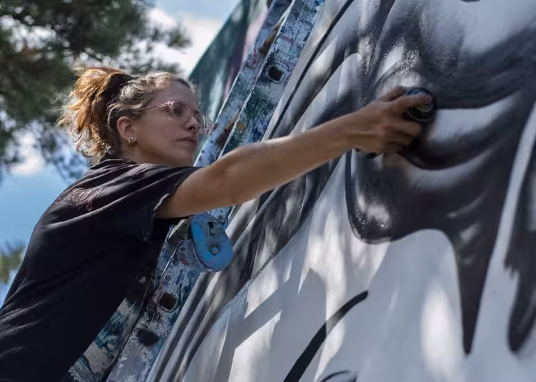 Portada de Tandil prepara una pintada multitudinaria que llenará de color al barrio Monobloks
