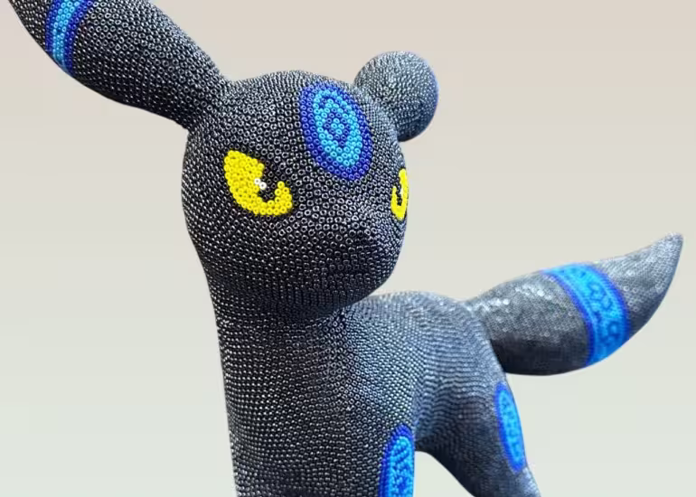 Portada de Pokémon, arte huichol y piezas únicas hechas a mano: el universo de Taka Arte