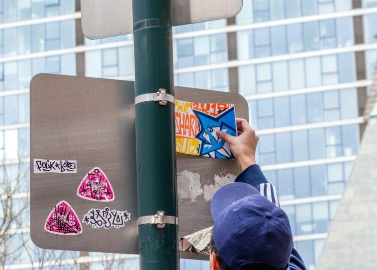 Portada de Sticker art, el arte que conquista el mundo con pegatinas