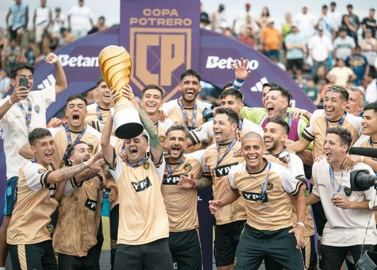 Portada de La Crema, los reyes de la Copa Potrero