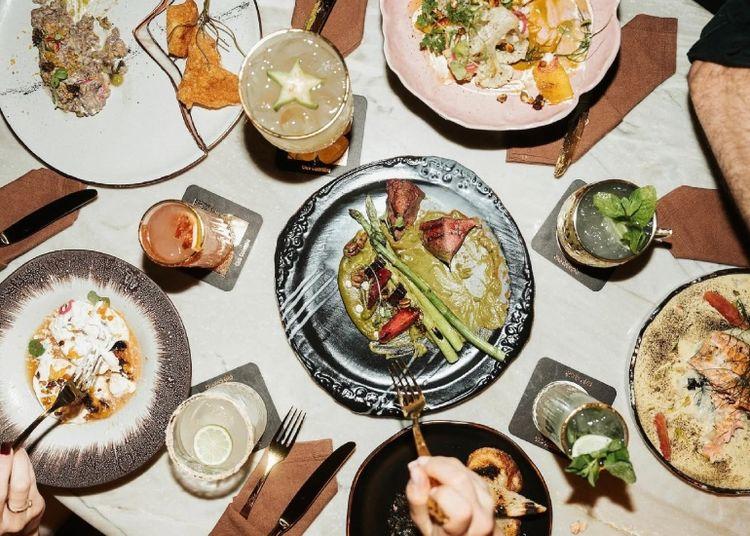 Portada de Provenza y Carolina, los restaurantes de Karol G