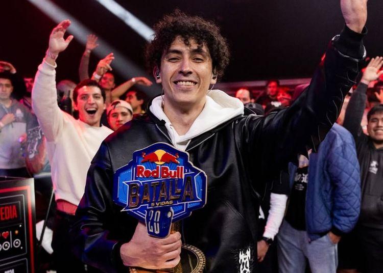 Portada de McKlopedia gritó campeón en la edición especial del Red Bull Batalla 5 Vidas