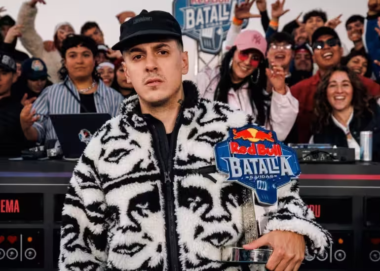 Portada de Acru conquistó Red Bull Batalla 5 Vidas y se convirtió en el nuevo rey del formato