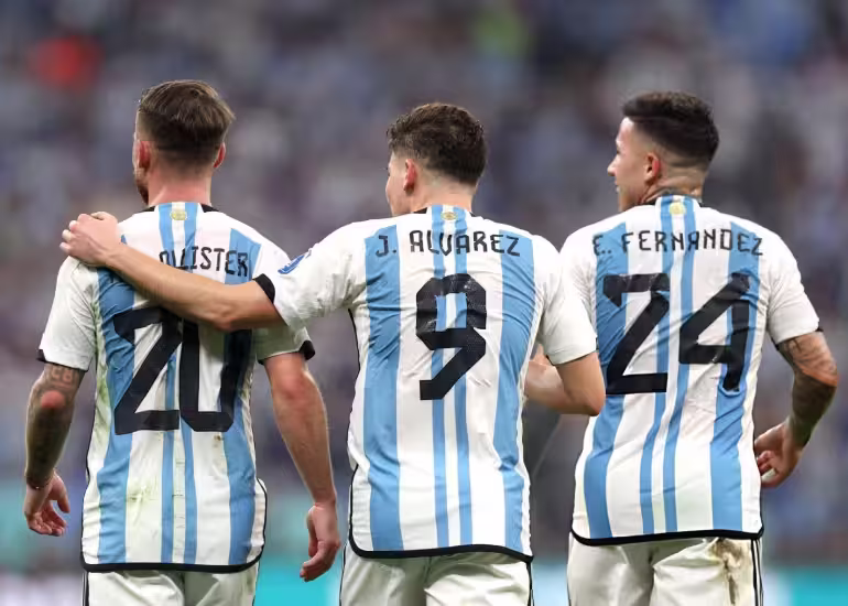 Portada de Julián, Enzo y Mac Allister convertidos en hamburguesas de McDonald’s