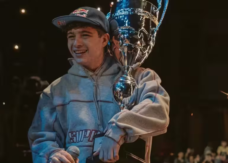 Portada de El Menor, dueño absoluto de la FMS Chile