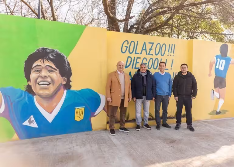 Portada de El mural gigante que inmortaliza el “Gol del Siglo” de Diego Maradona