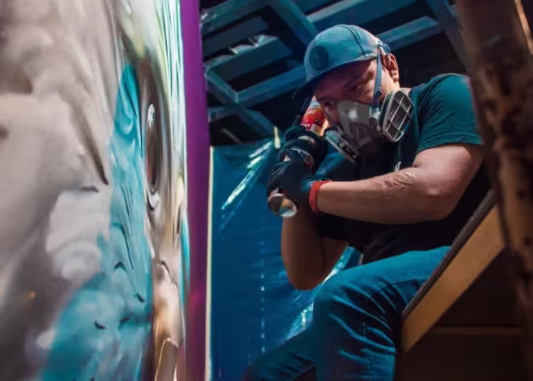 Portada de ¿Quién es Nehos, el artista que representará al graffiti mexicano en Kardo?