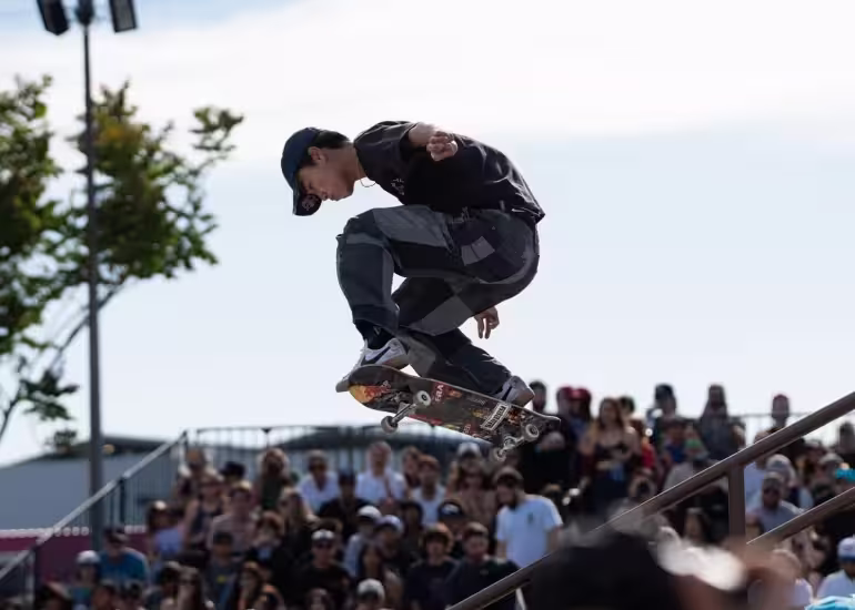 Portada de Kang y Covell dominan el Takeover de la Street League Skateboarding en Los Ángeles