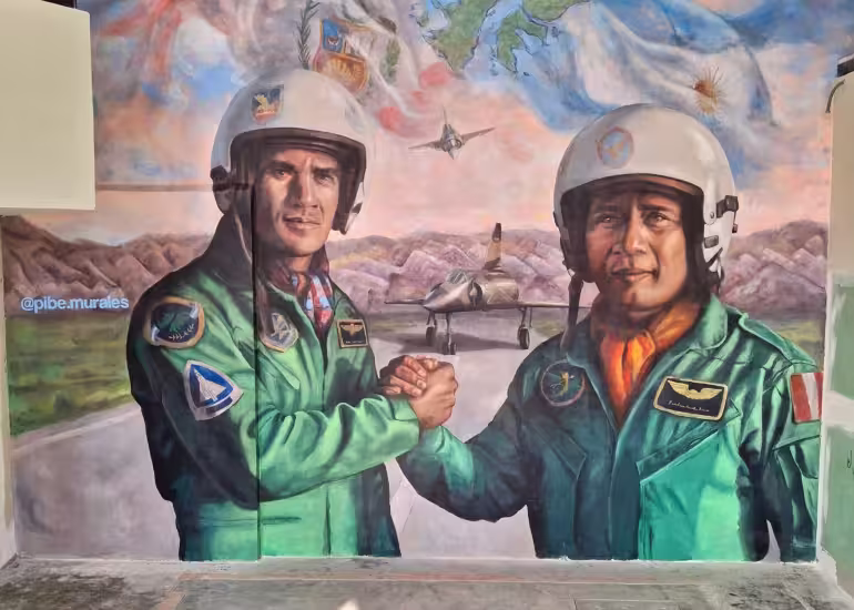 Un mural, dos banderas: el homenaje argentino a Malvinas en Lima