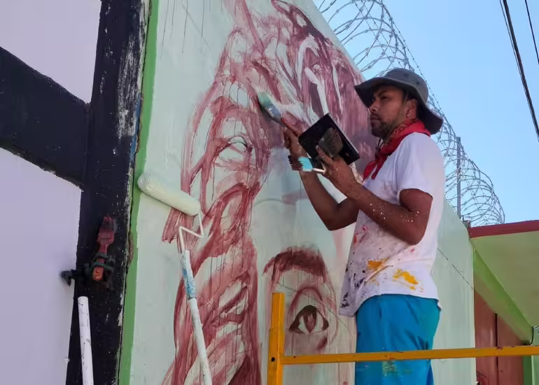 Portada de Entre graffiti, sociología y muralismo: la mirada de Eskibel