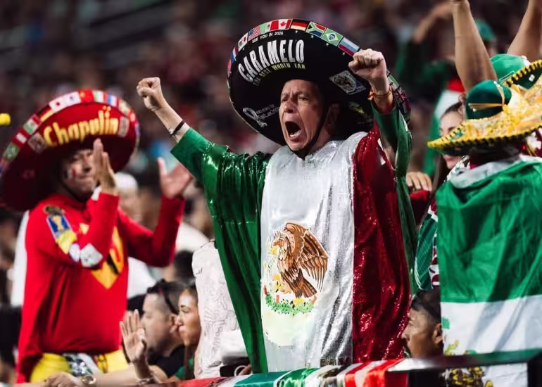 Portada de El mexicano que siguió a su selección por todo el planeta
