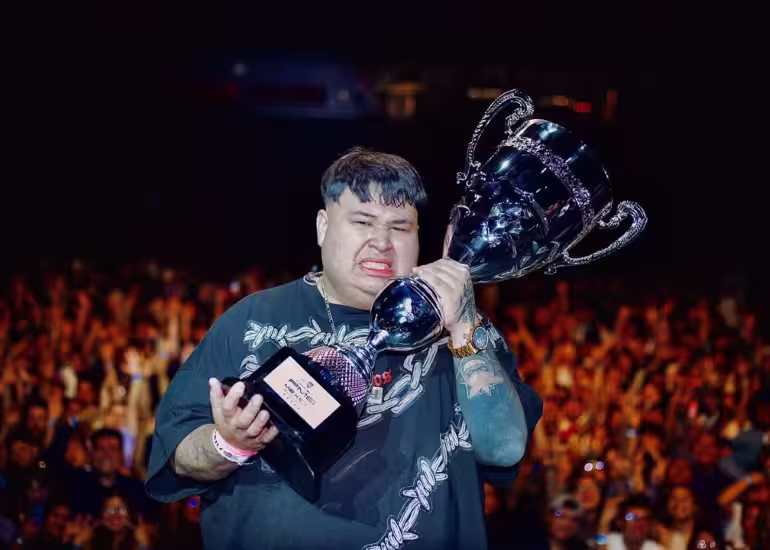 Portada de Jony Beltrán toca la gloria y se consagra campeón de FMS México