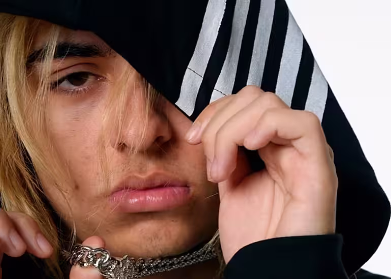 Portada de ¿Quién es Lolo, el artista que se transformó en una figura clave del under?