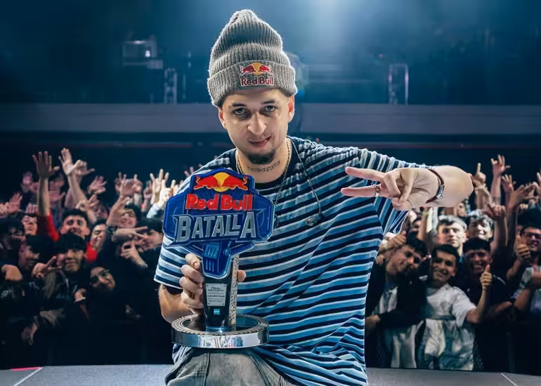 Portada de Mecha vuelve a lo más alto: bicampeón de Red Bull Batalla Argentina y boleto a la Final Internacional