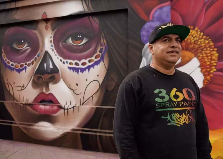 Portada de El artista urbano que inmortaliza a los ídolos del deporte mexicano