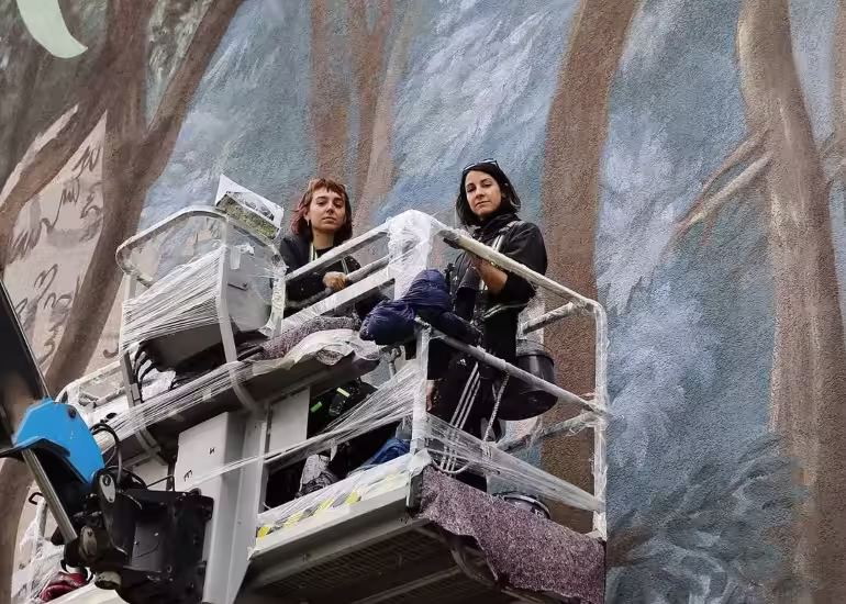 Portada de La huella femenina que redefine el muralismo argentino: Malditas Ternura