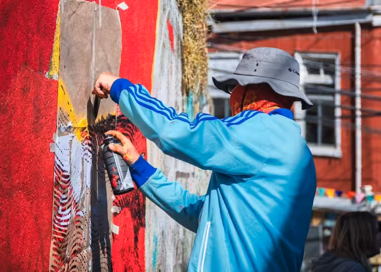 Valparaíso vuelve a ser escenario del stencil con la segunda edición de Barrio en Capas