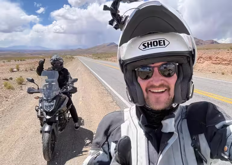 Portada de Una moto, miles de kilómetros y un sueño: llegar al Mundial con la Selección argentina