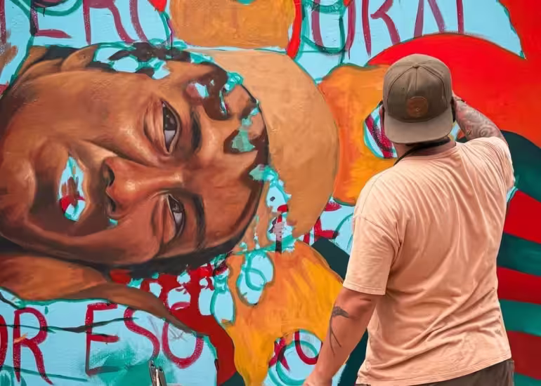 Portada de El muralista que lleva la cultura amazónica a las ciudades