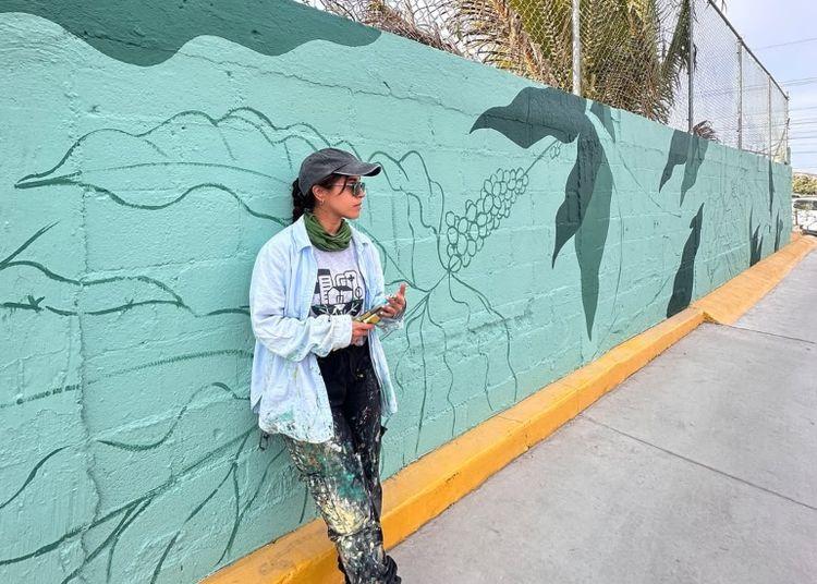 Portada de La muralista mexicana que pinta las paredes de YouTube