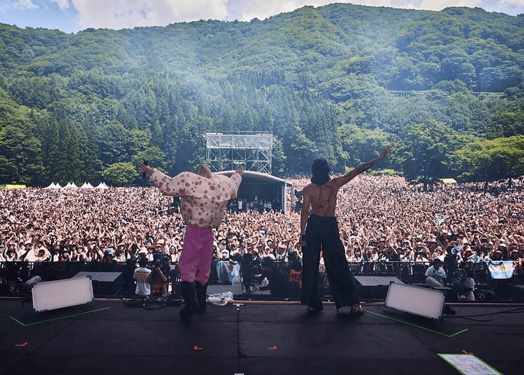 Portada de ¡De Argentina al mundo! Ca7riel y Paco Amoroso enloquecieron Japón