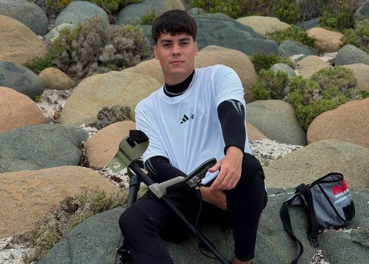 Portada de Aron Detecta, el youtuber que busca tesoros en las playas de Latinoamérica