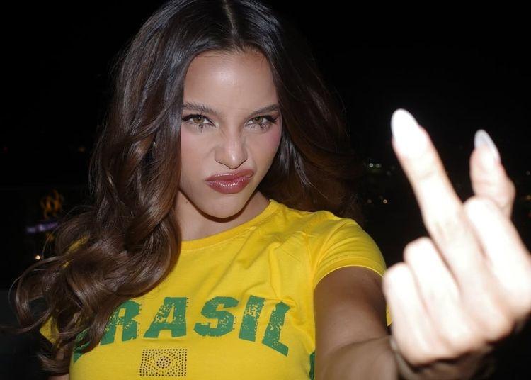 Portada de Emilia lanzó "Perfectas" y dejó un mensaje que todos necesitábamos escuchar