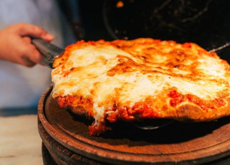 Portada de El recorrido pizzero que deslumbra a la Avenida Corrientes