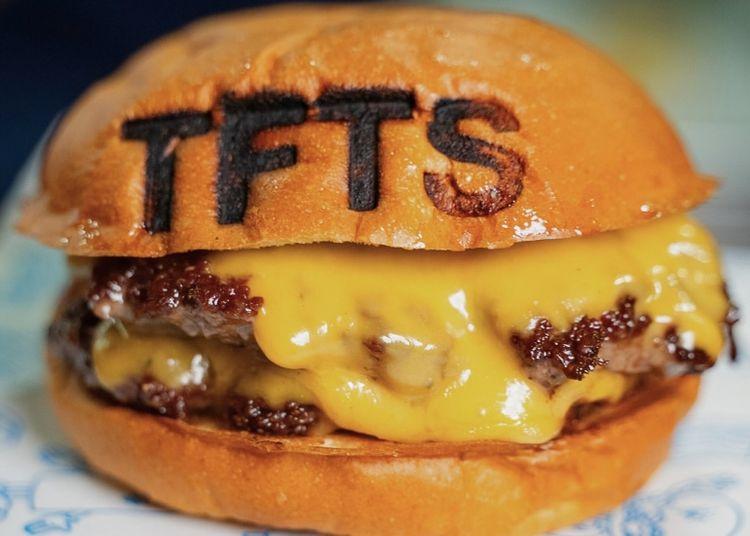 Portada de Burgerpalusa, la experiencia hamburguesera que va a romper Buenos Aires