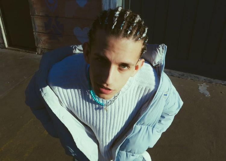 Portada de El chico que convierte artistas desconocidos en estrellas de las redes