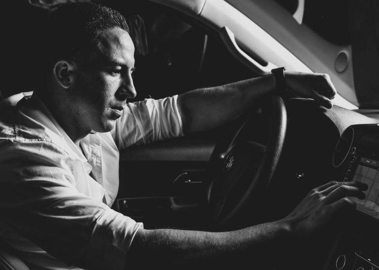 Portada de El conductor de aplicación que la rompe en YouTube