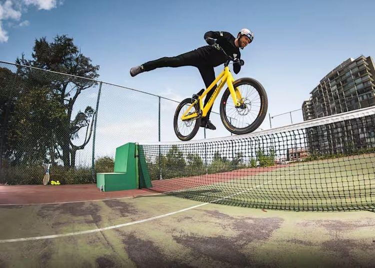 Portada de Trial Biking y el arte de vencer la gravedad