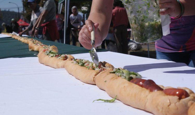 Portada de El choripán más largo del mundo: 315 metros de sabor argentino