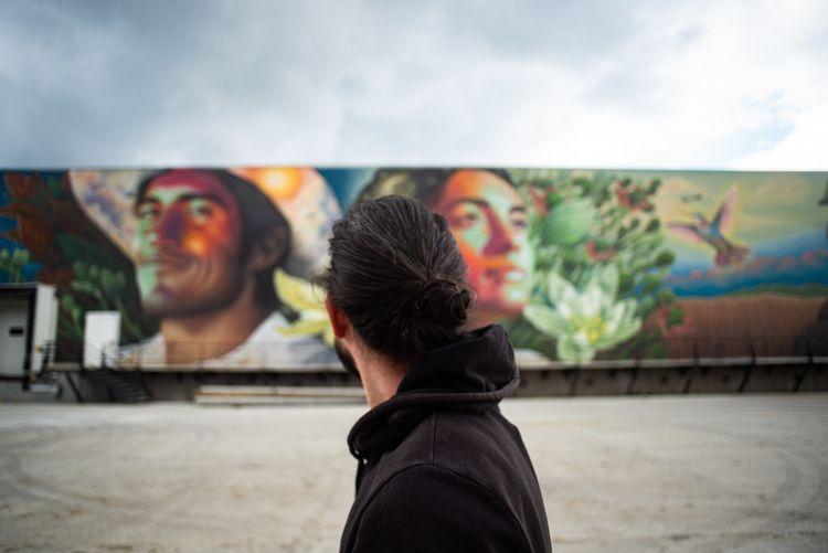 Portada de Incomodar para existir: el manifiesto de Kozte contra el muralismo decorativo